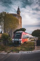 Train passant par Aigues-Mortes - Train passant devant la tour de constance © DR /@petitconducteur