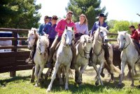 Les Indiennes de Nîmes - Gardians avec chemises © Les Indiennes de Nîmes