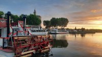 Compagnie des bateaux d'Aigues-Mortes - Bateau face à la tour de Constance © Compagnie des bateaux d'Aigues-Mortes