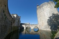 Tour de Constance - Escapades guidées - Vue de la Tour de Constance depuis le bassin © DR / [Aigues-Mortes]