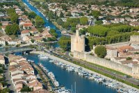 Tours et remparts d'Aigues Mortes © JM André/Gard Tourisme