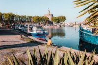 Port et vue sur les remparts © Gard Tourisme