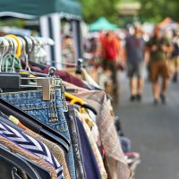 Aigues-Mortes - Les march&eacute;s et brocantes