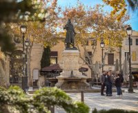 Aigues-Mortes - Place Saint-Louis