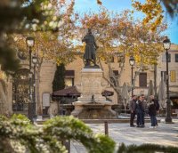 Aigues-Mortes - Place Saint-Louis