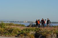 Groupe cycliste vélo etang marais nature