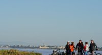 Groupe cycliste vélo etang marais nature