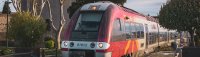 Train passant devant la Tour de Constance